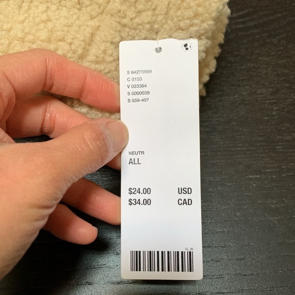 NWT UO faux sherpa mittens - Picture 5 of 5